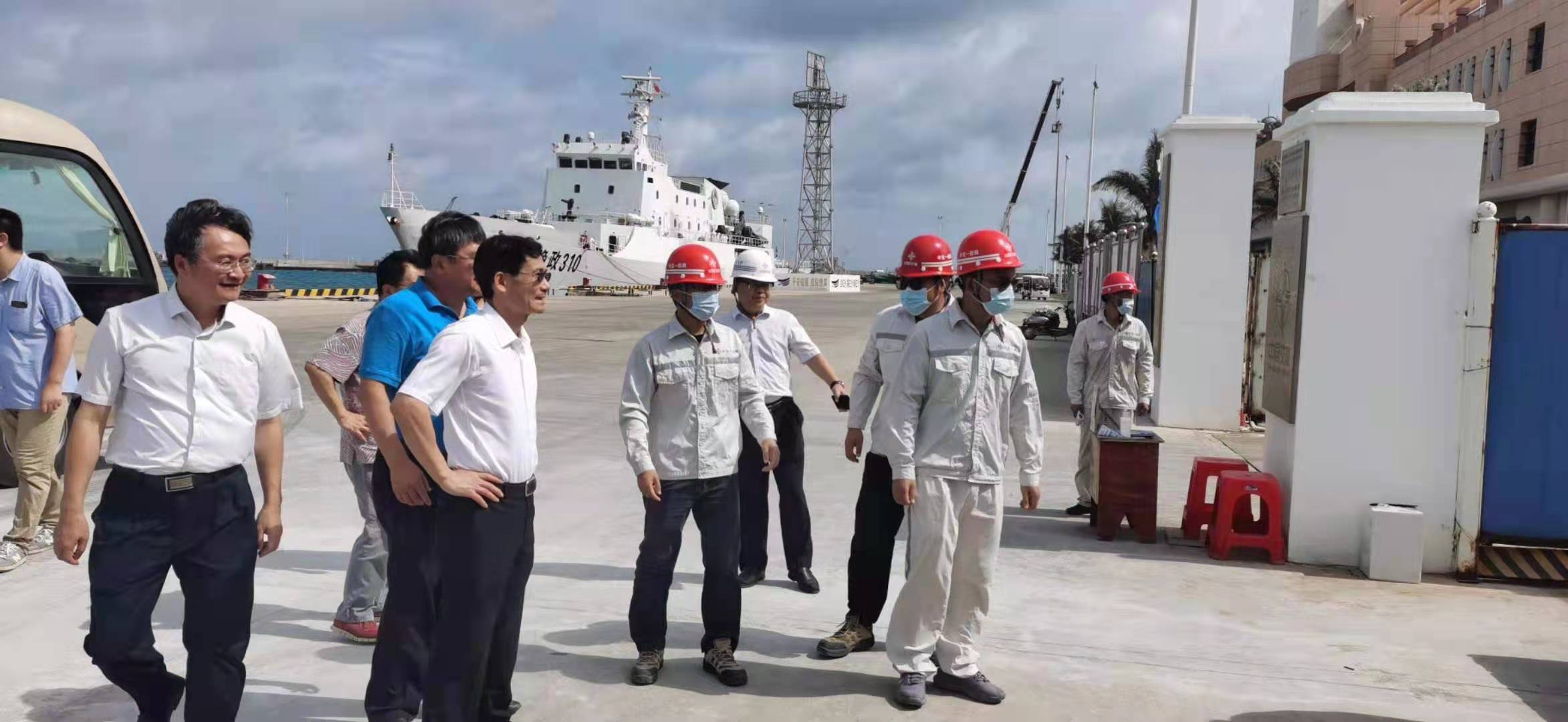 海南省省委常委、常務(wù)副省長(zhǎng)沈丹陽(yáng)蒞臨馳大建筑工程有限公司承接的三沙主權(quán)廣場(chǎng)調(diào)研指導(dǎo)
