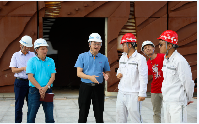 歡迎三沙市市委常委，市長(zhǎng)鄧忠蒞臨我司承接的三沙廣場(chǎng)項(xiàng)目，三沙文體館項(xiàng)目現(xiàn)場(chǎng)調(diào)研并指導(dǎo)